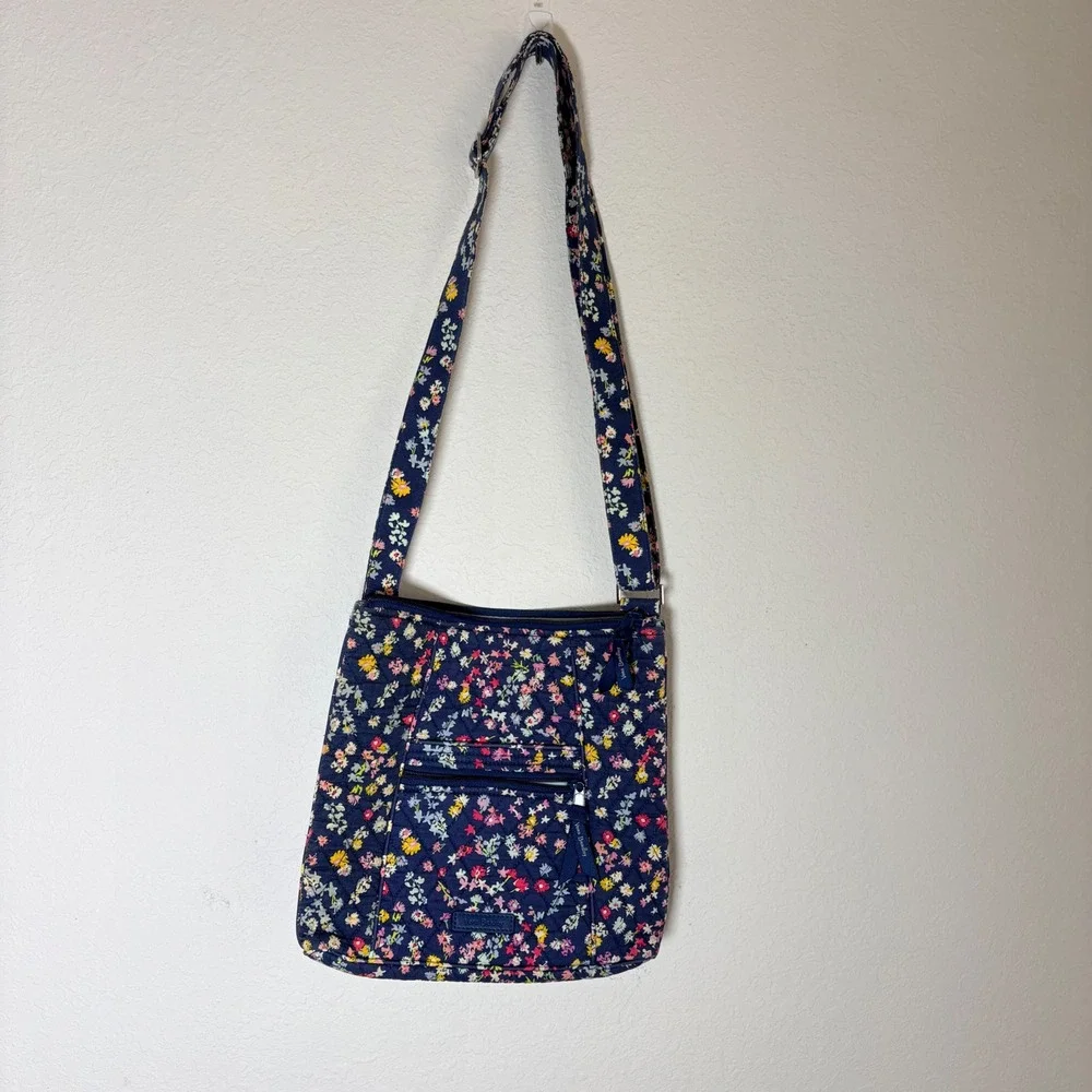 Vera Bradley Crossbody Bag Small Navy Blue Floral Excellent Quilted Cotton Zip